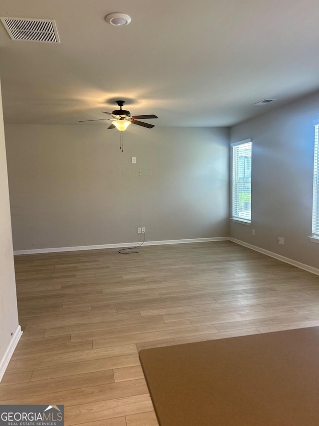 unfurnished room featuring light hardwood / wood-style flooring and ceiling fan