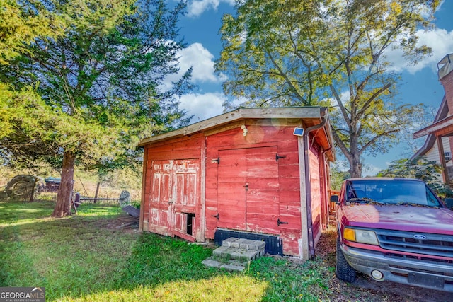 view of outdoor structure with a lawn