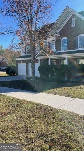 view of front facade with a garage and a front yard