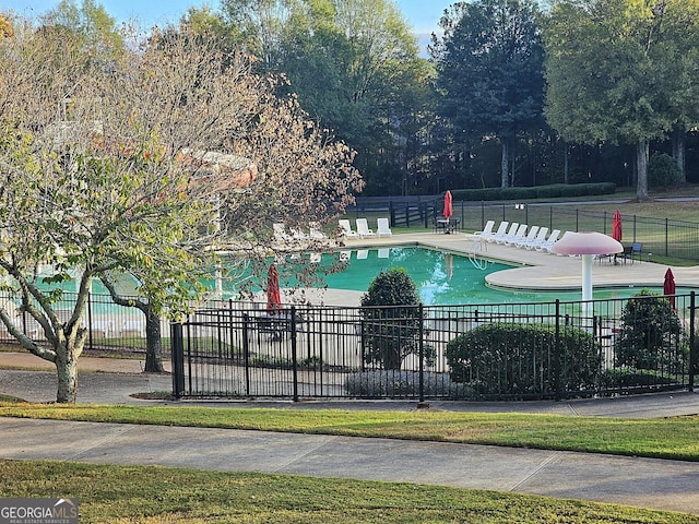 view of swimming pool