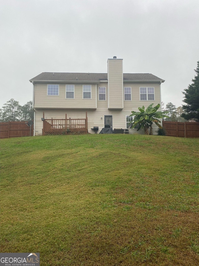 back of house featuring a lawn