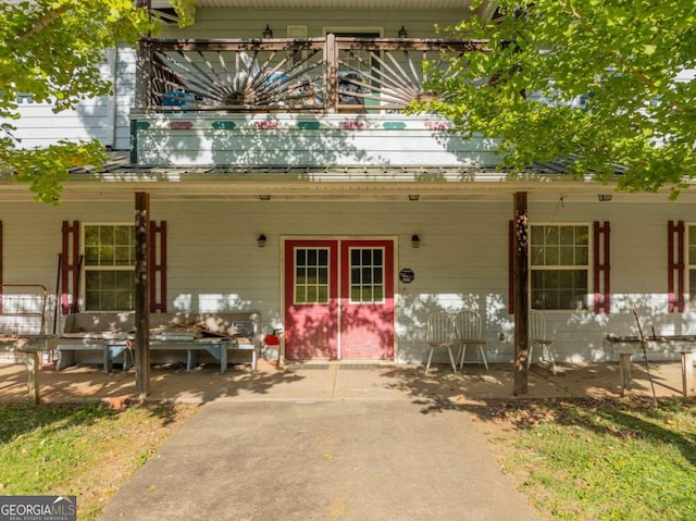 view of front of house featuring a porch and a balcony