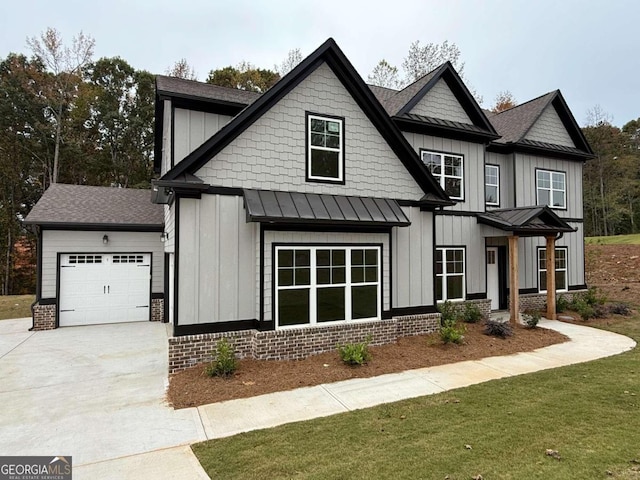 view of front of property with a front lawn