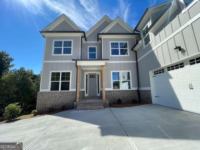 view of front facade featuring a garage