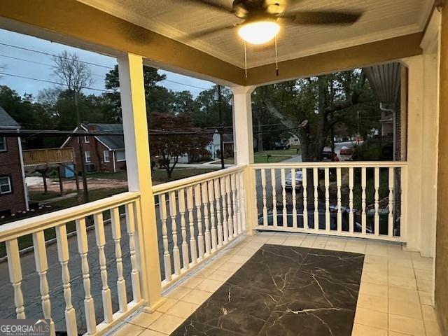 sunroom / solarium featuring ceiling fan