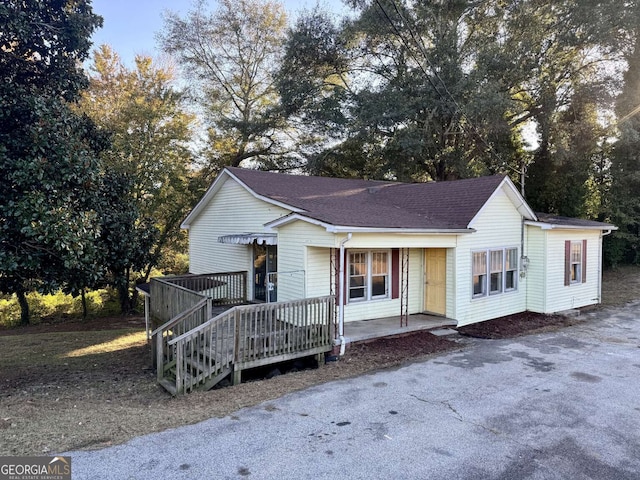 view of front of house with covered porch