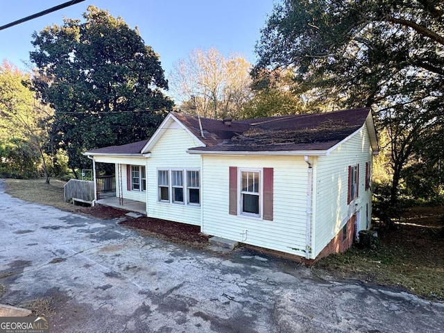 view of front of home featuring a porch