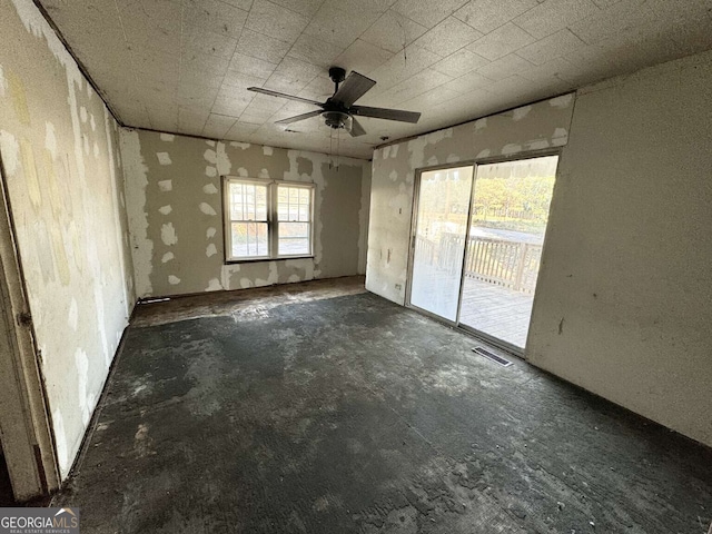 empty room with ceiling fan