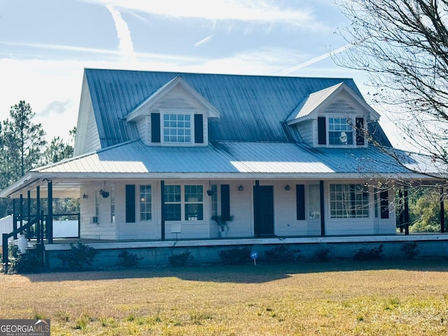 country-style home featuring a front yard and covered porch