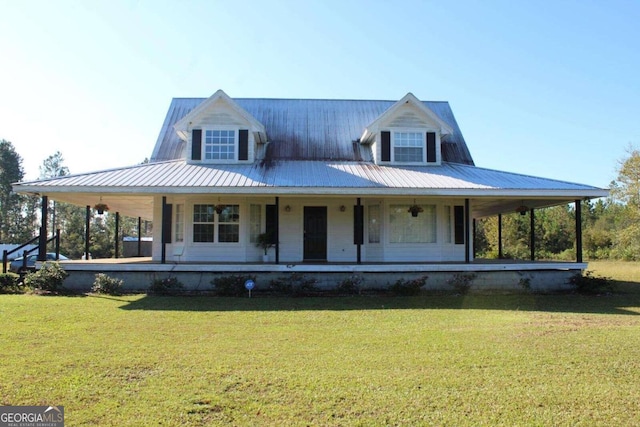 country-style home featuring a porch and a front yard