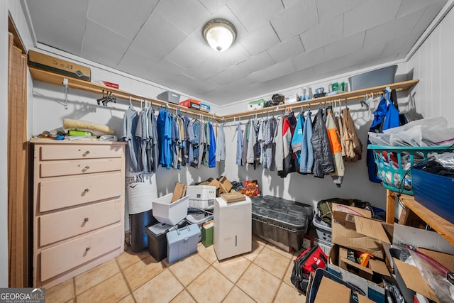 walk in closet featuring light tile patterned floors