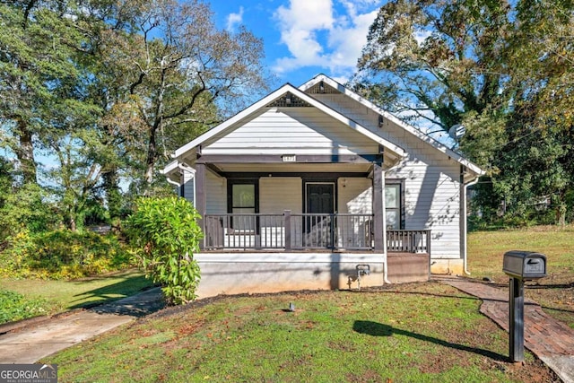 bungalow-style home featuring a front lawn and a porch