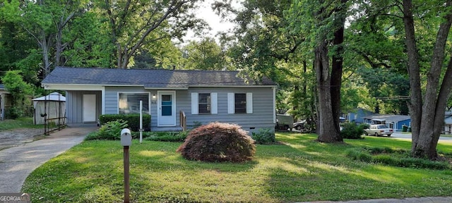 view of front of home with a front lawn