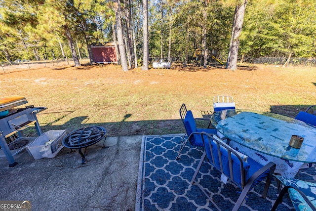 view of yard featuring a patio area