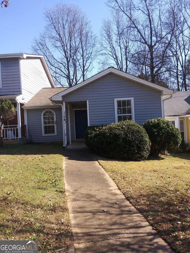 view of front of property with a front yard