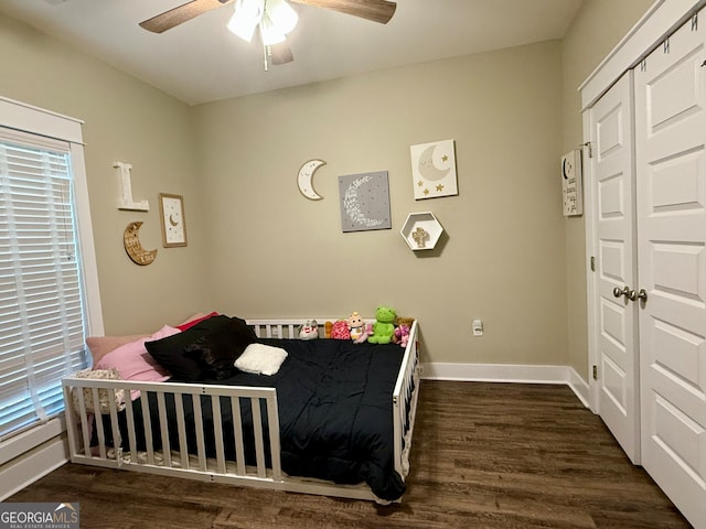 bedroom featuring ceiling fan, dark wood-type flooring, and a closet