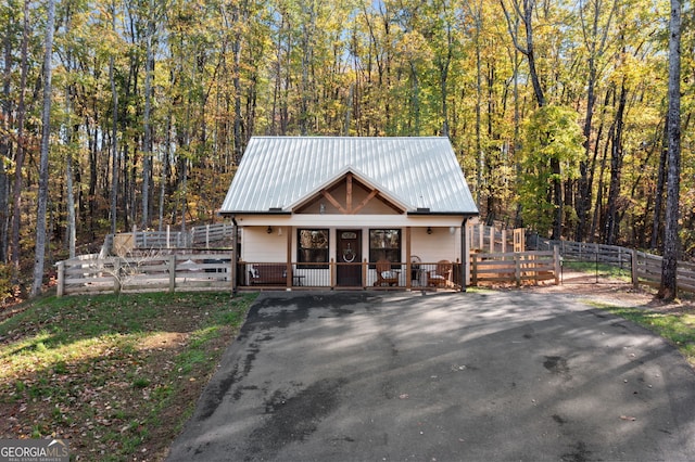 view of front of property with covered porch