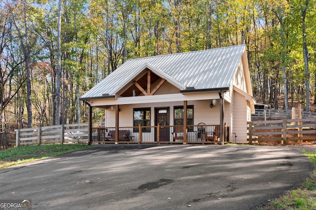 view of front of house with a porch