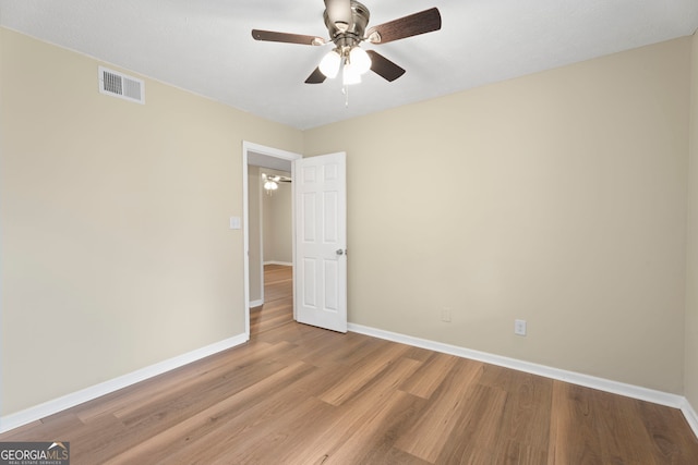 empty room featuring light hardwood / wood-style floors and ceiling fan