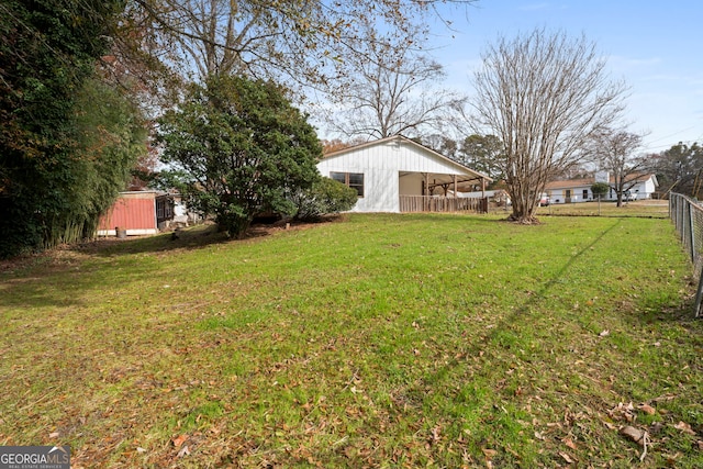 view of yard with an outdoor structure