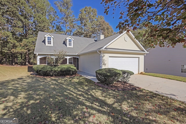 view of front of property featuring a front yard and a garage