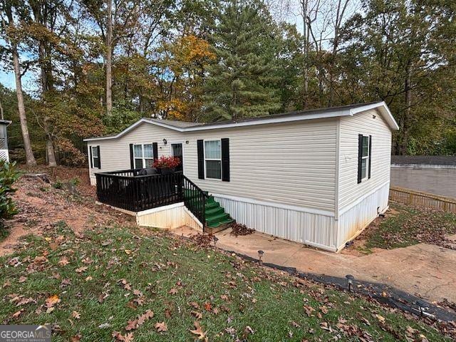 manufactured / mobile home with a wooden deck