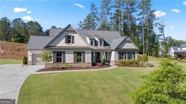 view of front of property with a front yard