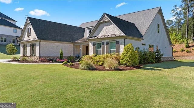 view of front of house featuring a front yard