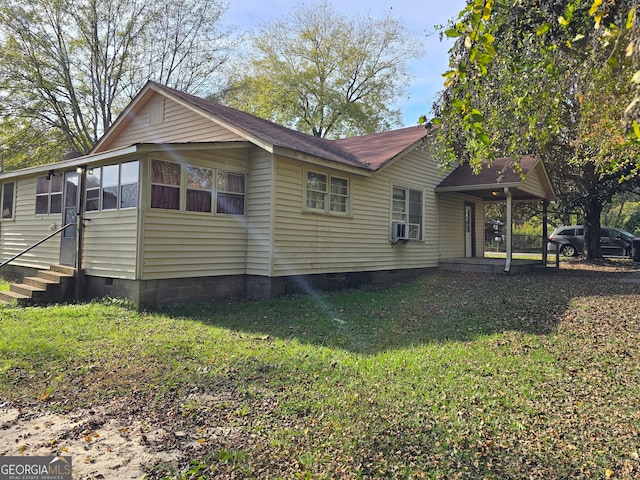 view of front of property with a front lawn