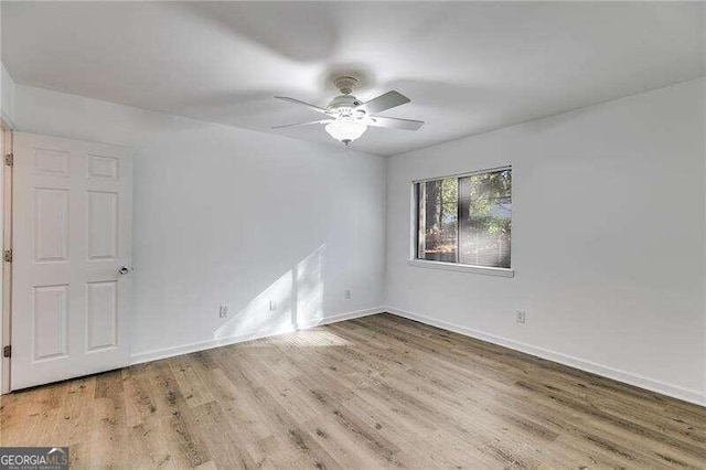 empty room featuring light wood-type flooring and ceiling fan