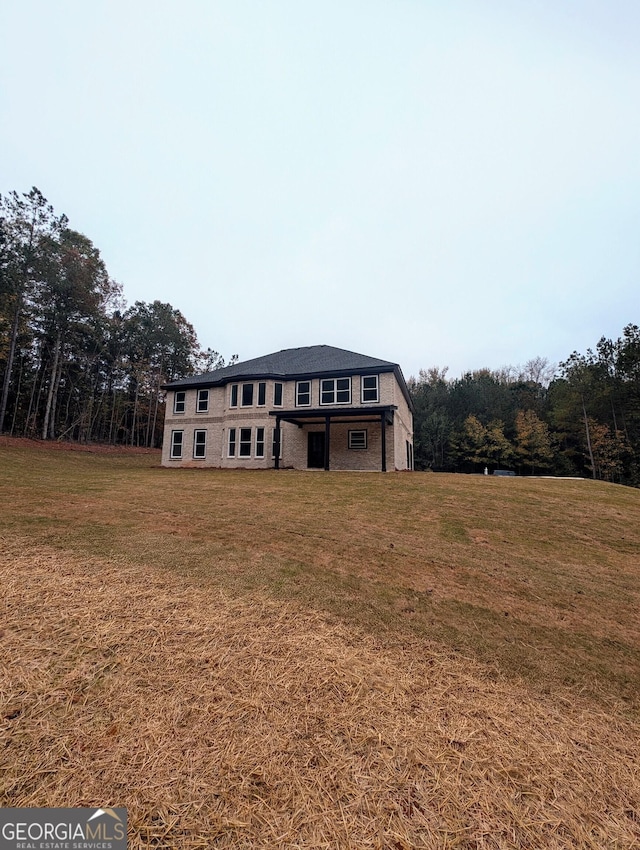 view of front of property with a front lawn