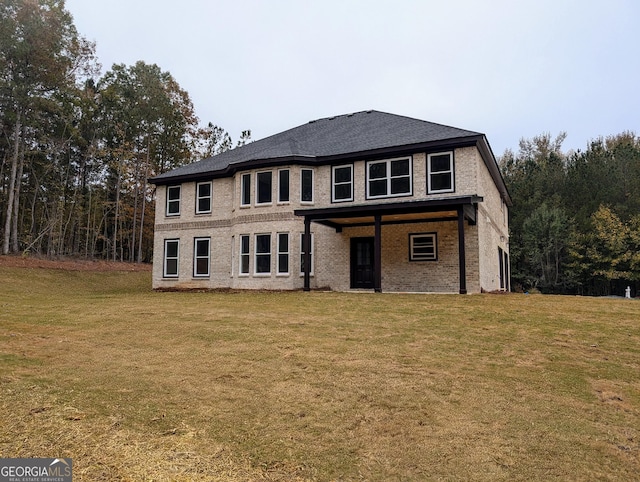 view of front facade with a front yard