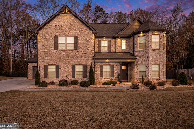 view of front facade with a lawn