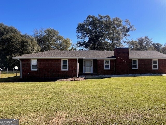 ranch-style house with a front yard