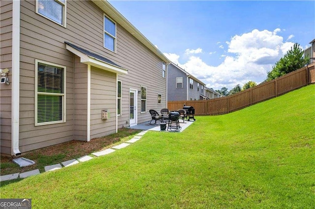 view of yard with a patio area