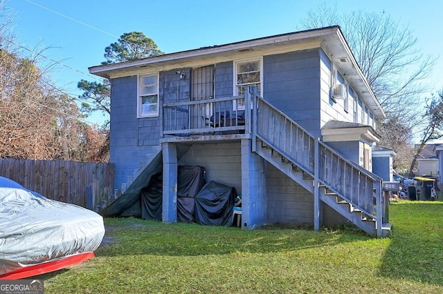 view of front facade with a front yard