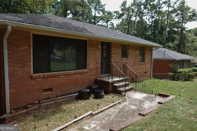 ranch-style home with a front yard