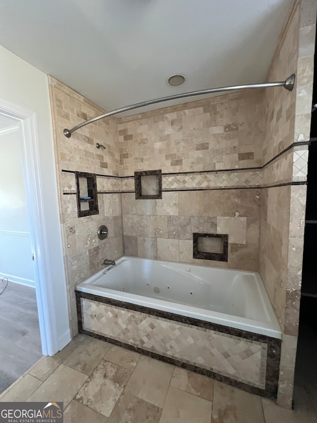 bathroom with tiled shower / bath combo