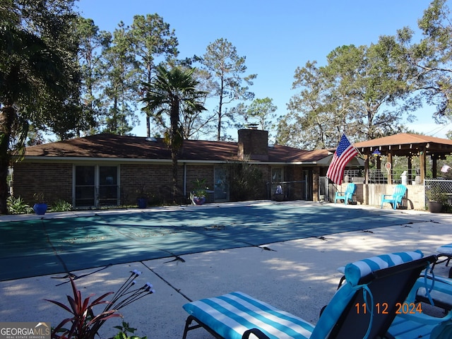 view of swimming pool