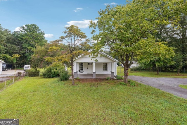 view of front facade with covered porch and a front lawn