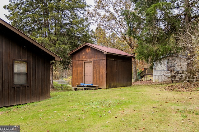 view of outdoor structure with a yard