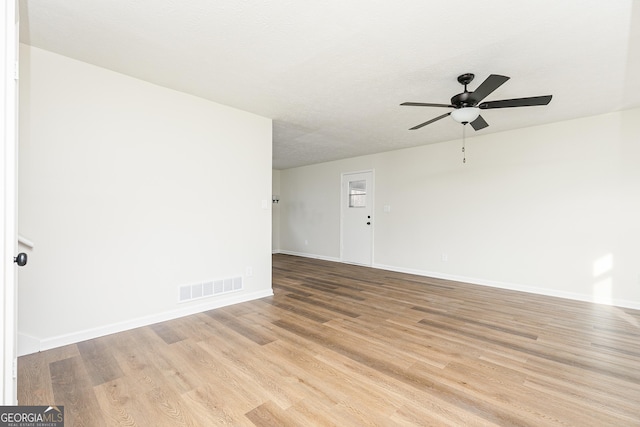 unfurnished room featuring light wood-type flooring and ceiling fan