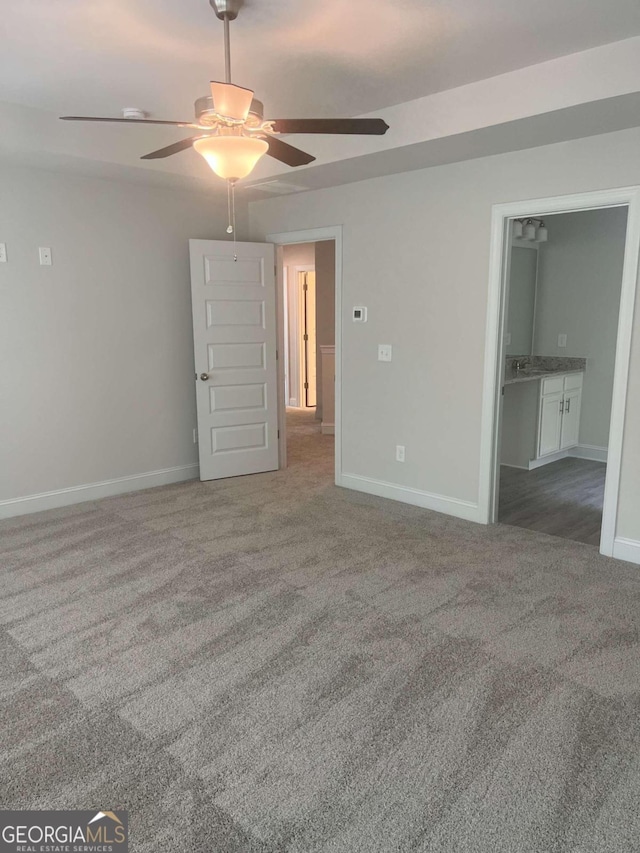 empty room featuring carpet and ceiling fan