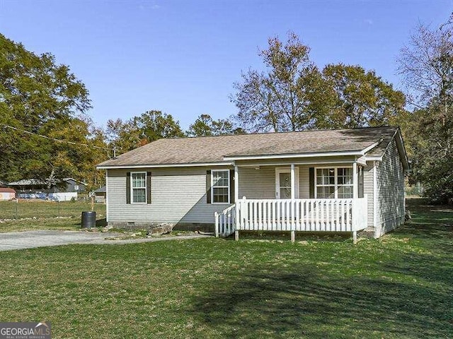 ranch-style house featuring a front lawn and a porch