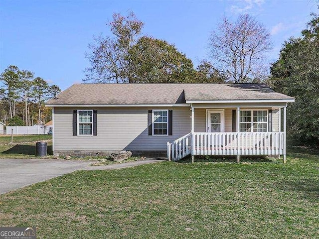 view of front of house with a front lawn and covered porch