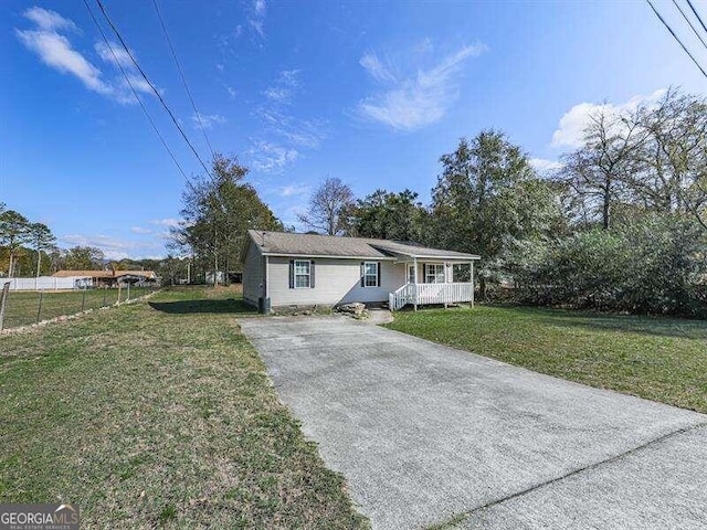 view of front of house featuring covered porch and a front lawn