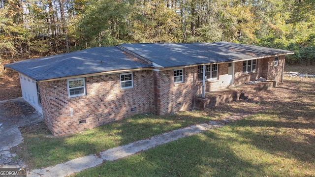 view of side of home featuring a garage and a lawn