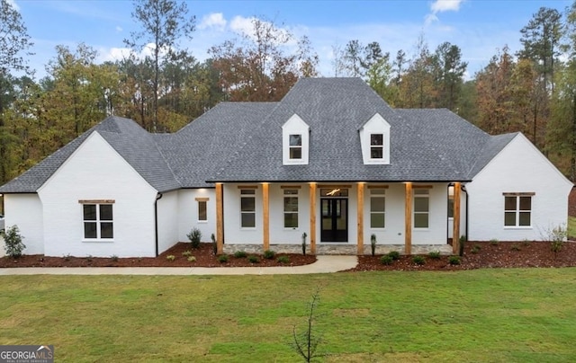 view of front facade featuring covered porch and a front lawn