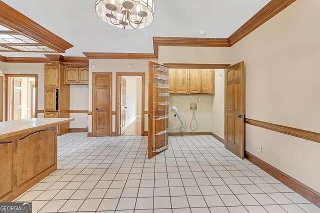 kitchen featuring crown molding, hanging light fixtures, and a notable chandelier