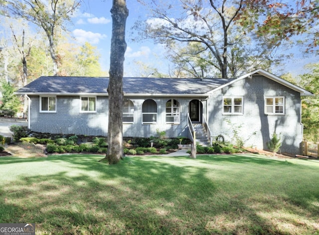 single story home featuring a front yard